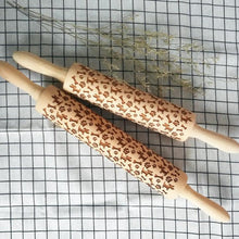 Load image into Gallery viewer, Decorative Holiday Embossed Christmas Rolling Pin